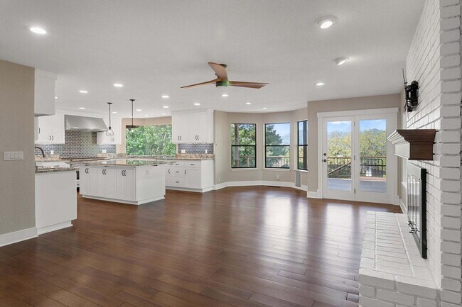 Building Photo - Gorgeous Executive Level Home 4 beds 3 baths close to hospitals and courthouse