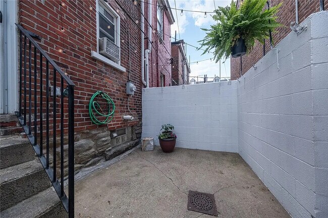Building Photo - 114 Miltenberger St