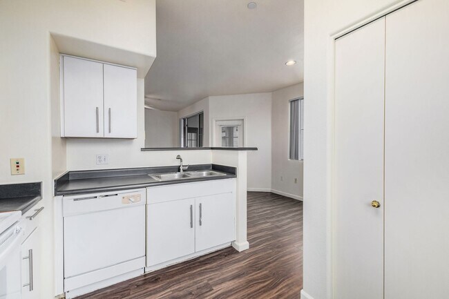 Building Photo - 2 Bedroom, 2 Bath In Central Phoenix