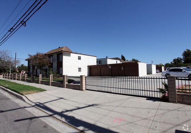 Building Photo - 651-687 N Weber St