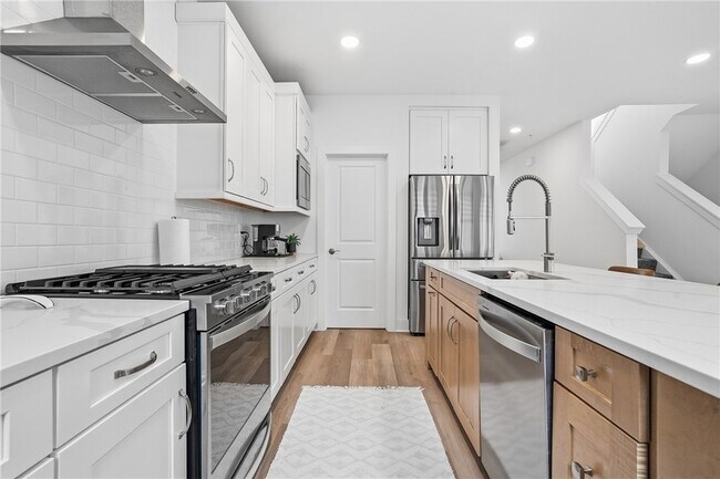 Building Photo - 4009 Cottage Wy