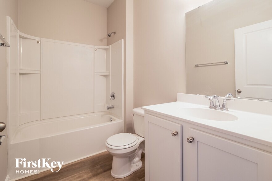 Building Photo - 590 Wayton Cir