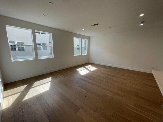 Building Photo - 5708 Melon Ct