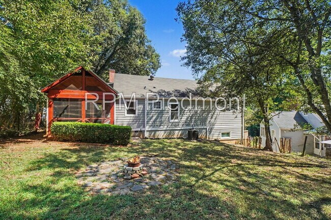 Building Photo - 1231 Stoneybrook Dr SE