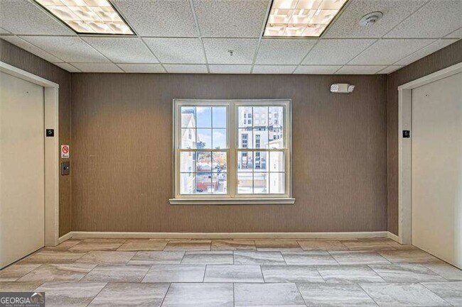 Building Photo - 1074 Peachtree Walk NE