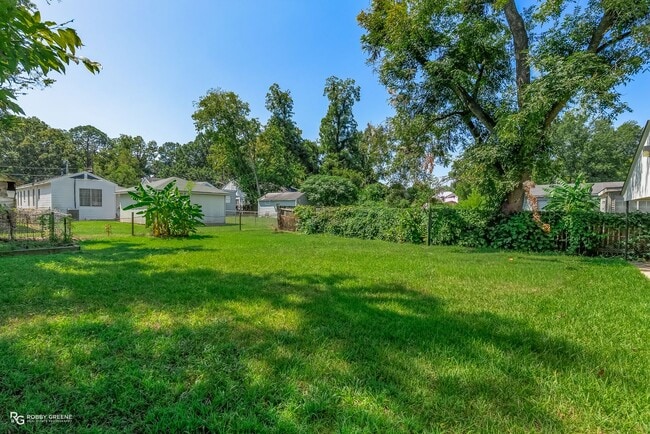 Building Photo - Cozy remodeled home