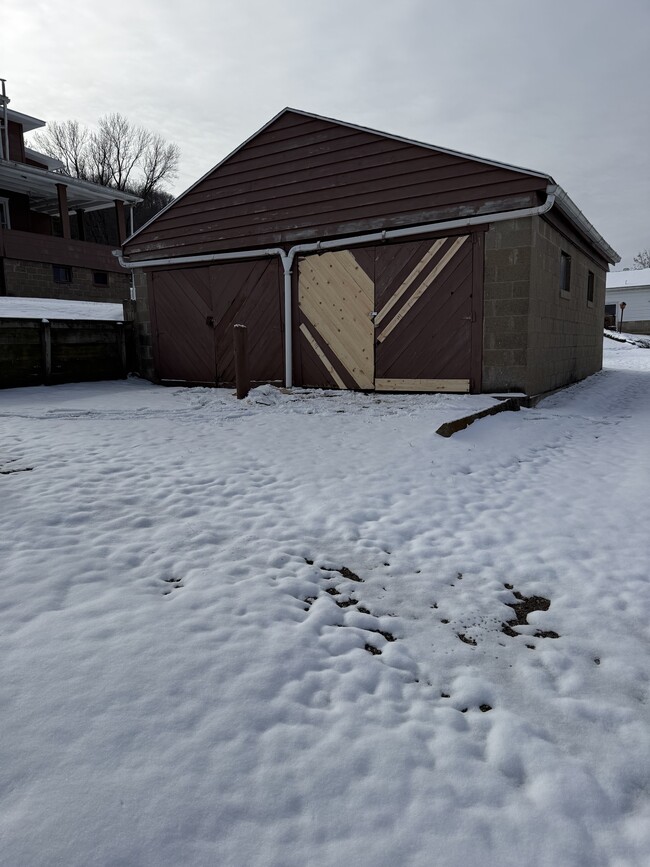 Building Photo - 713 N 8th Ave