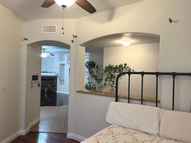 Building Photo - Remodeled, first floor 1428 sq ft, 2 bed+ ...