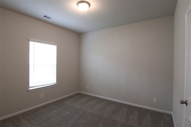 Building Photo - 24010 Farmstead Dr