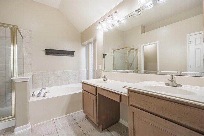 Building Photo - 15810 Cypress Hall Dr