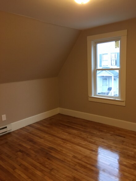 Building Photo - 609 Cambridge St