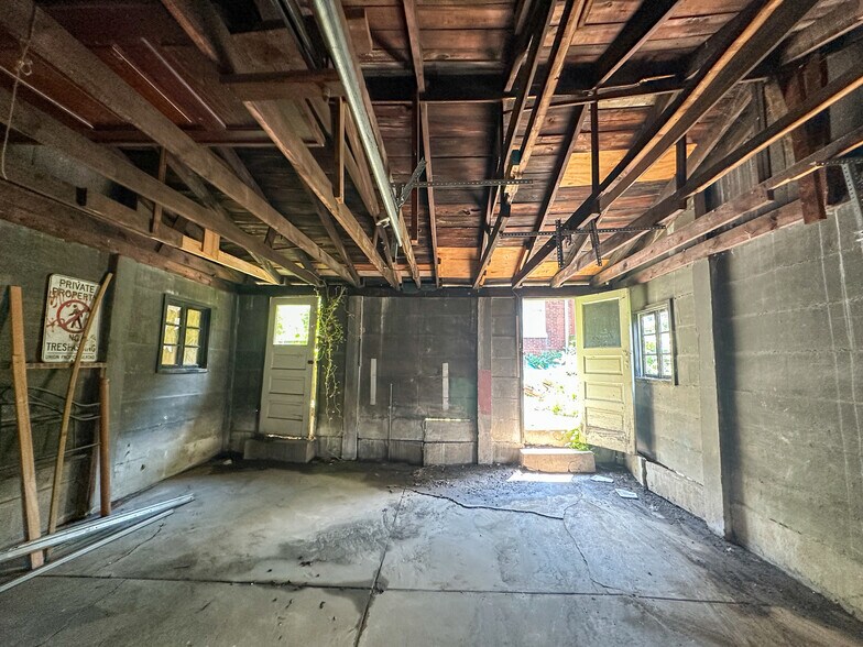 Building Photo - 4167 Botanical Ave