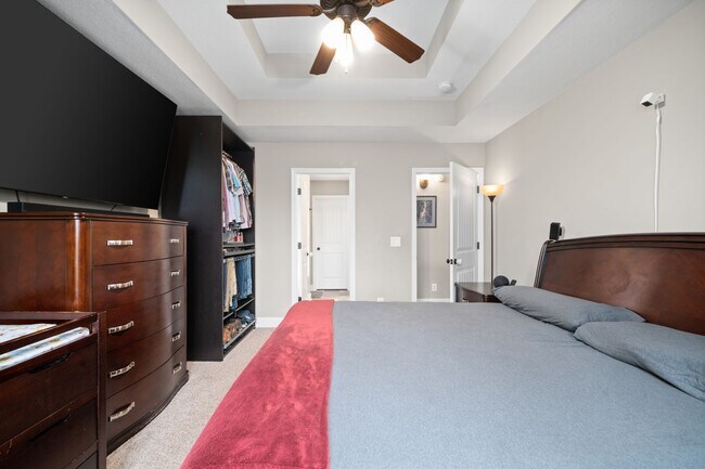 Building Photo - 1831 Camelot Dr