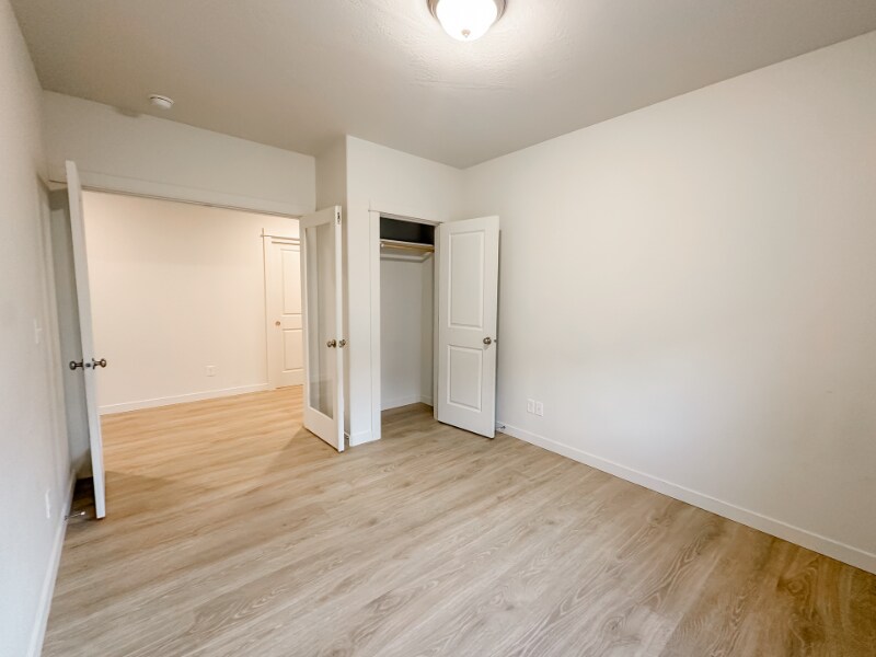 Building Photo - 742 N Doumit Dr