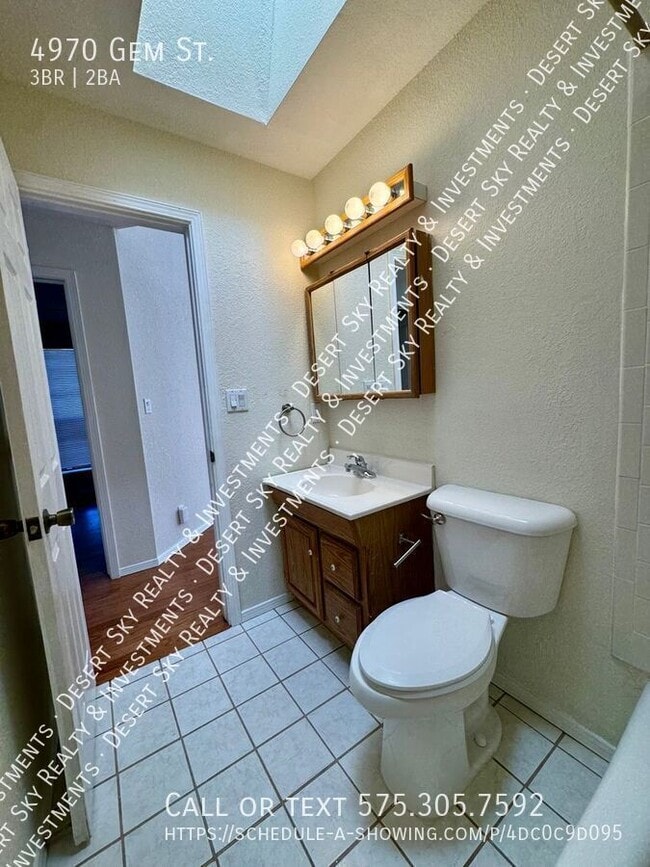 Building Photo - 4970 Gem St