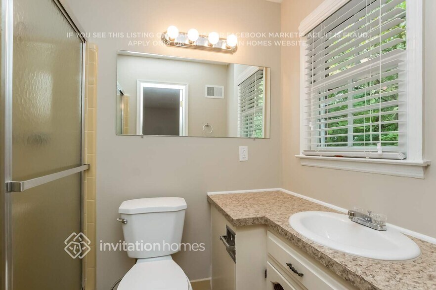 Building Photo - 680 Foxcroft Cir SE