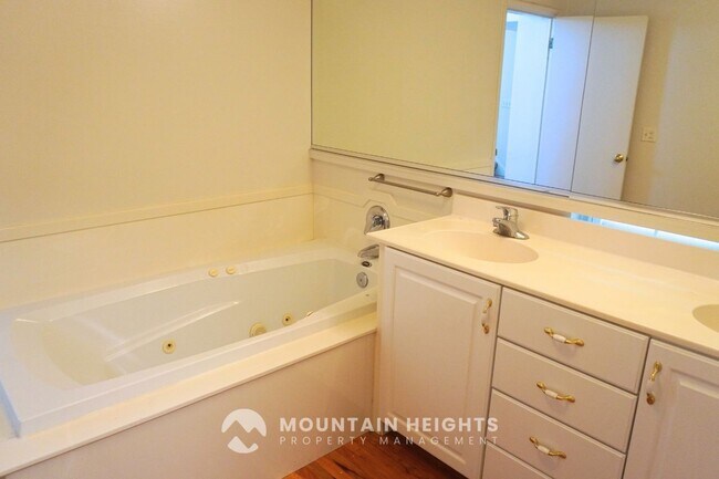 Building Photo - 2784 E Delsa Dr