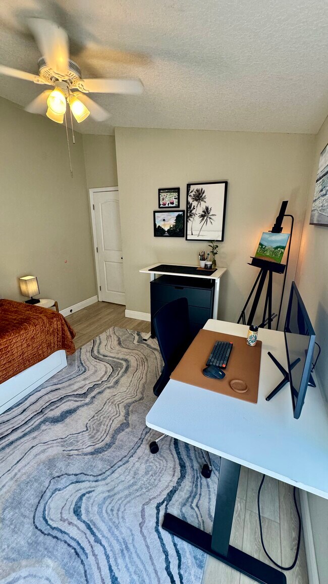 Building Photo - 480 Bridle Path Way