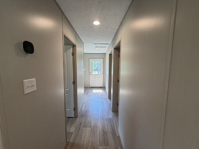 Building Photo - Mobile Home for Rent