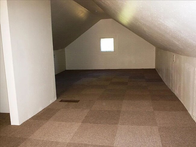 Building Photo - Charming 2-Bedroom Home with Detached Garage!