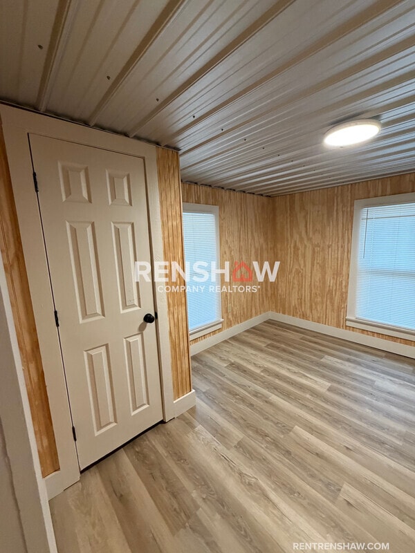 Building Photo - 123 Barham St