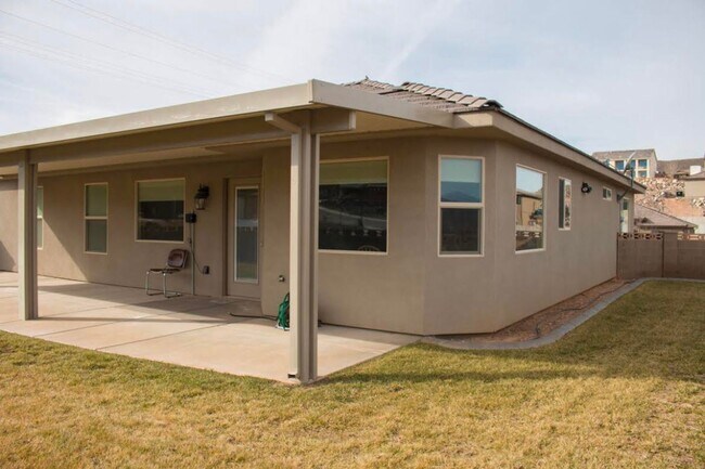 Building Photo - Beautiful 3 Bedroom, 2 bathroom Home in Hu...