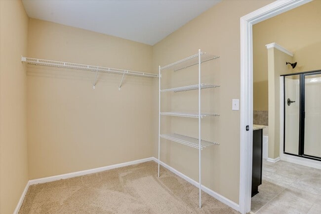 Building Photo - 4 Bedroom 2.5 Bath in Crawford Creek