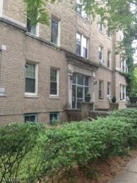 Building Photo - 16 Seymour St