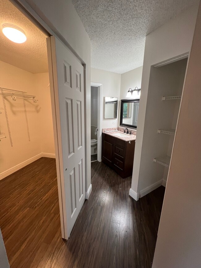Building Photo - 1170 Scarborough Pl