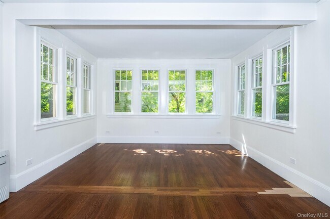 Building Photo - 162 Rockingstone Ave
