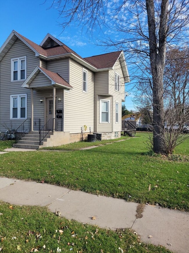 Building Photo - 622 Grand St