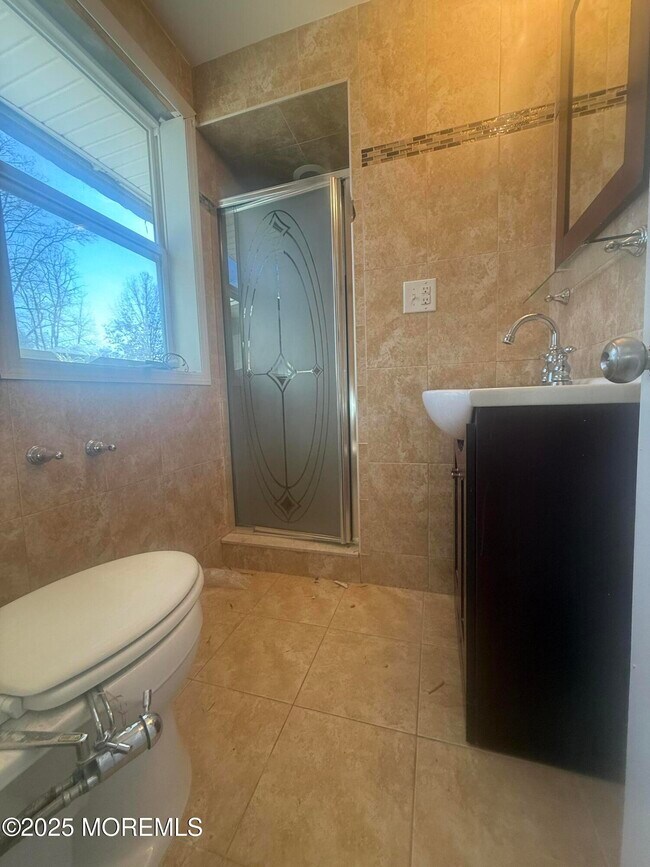 Building Photo - 117 Greymoor Rd