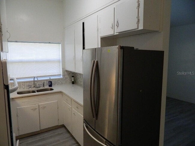 Building Photo - 944 Kensington Dr
