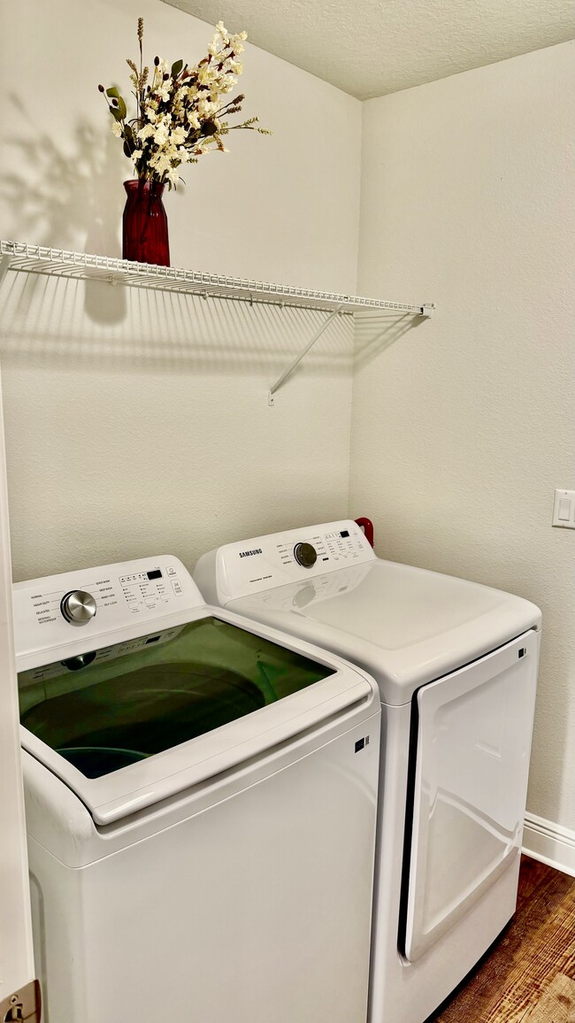 Building Photo - 211 Baycliff Dr