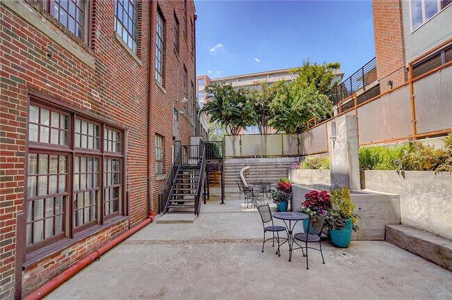 Building Photo - 650 Glen Iris Dr NE