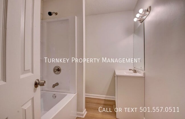 Building Photo - 2509 Vancouver Dr