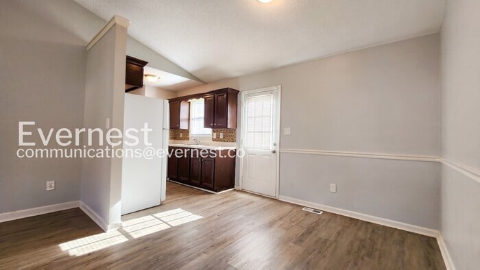 Building Photo - 345 Bomar Ln
