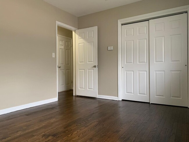 Building Photo - 4 Bedroom 2 Bath Spacious Home