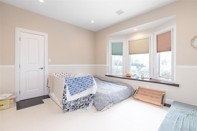 Building Photo - 66 Essex Rd