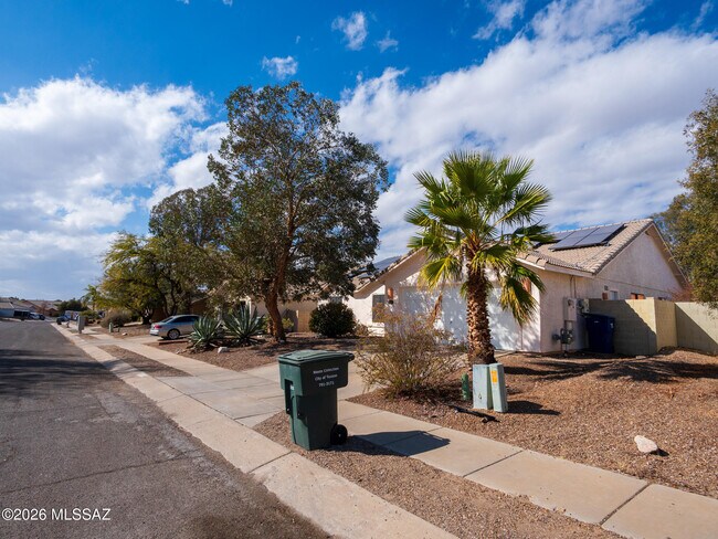 Building Photo - 9599 E Dunnigan Dr