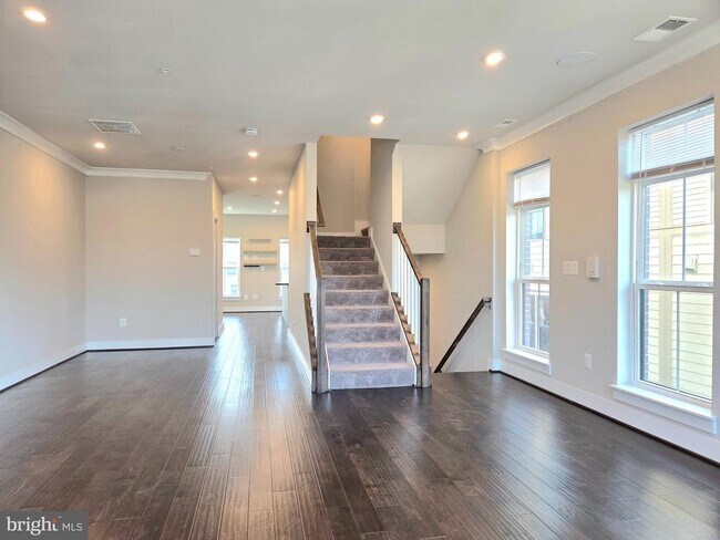 Building Photo - 820 Fern Pl NW