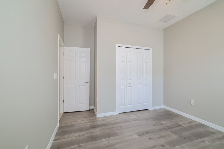 Building Photo - 1392 Merion Dr