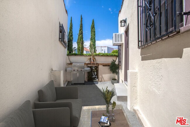 Building Photo - 5402 Monroe St