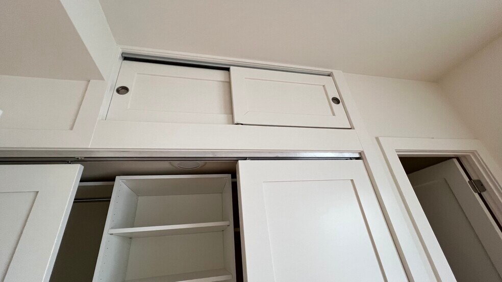 Building Photo - 652 W Gordon Ter