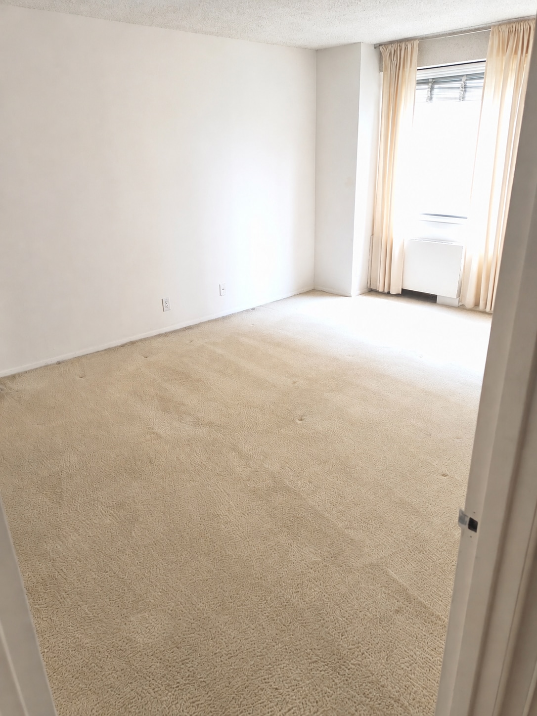 Primary bedroom - 5500 Friendship Blvd