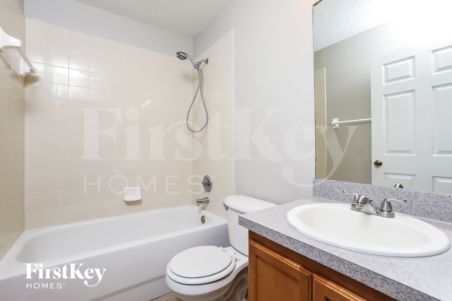 Building Photo - 1683 Christopher St