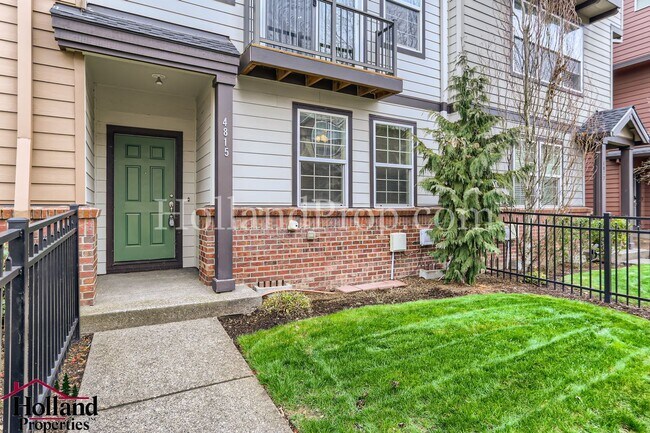 Building Photo - Stunning 4-Bedroom Townhouse with Dual Master Suites and Convenient 2-Car Garage in Hillsboro!