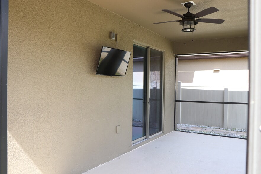 Building Photo - 5239 Fallen Leaf Dr