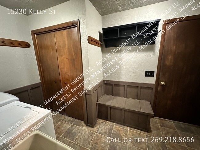 Building Photo - 15230 Kelly St