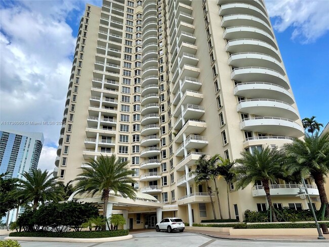 Building Photo - 888 Brickell Key Dr